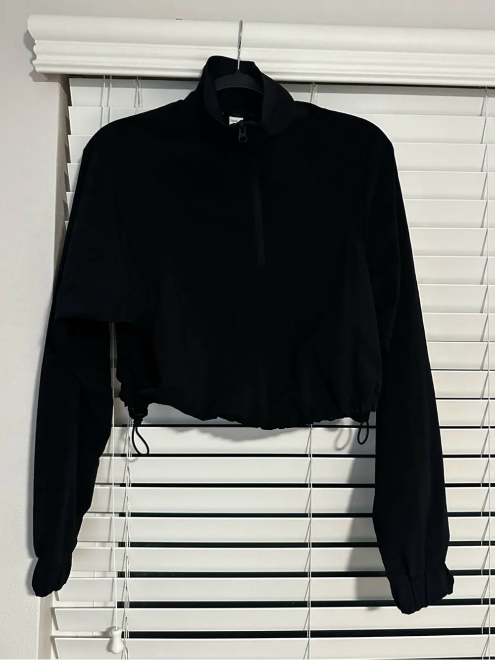 ALO Yoga Black Cropped Quarter-Zip Pullover Hoodie
